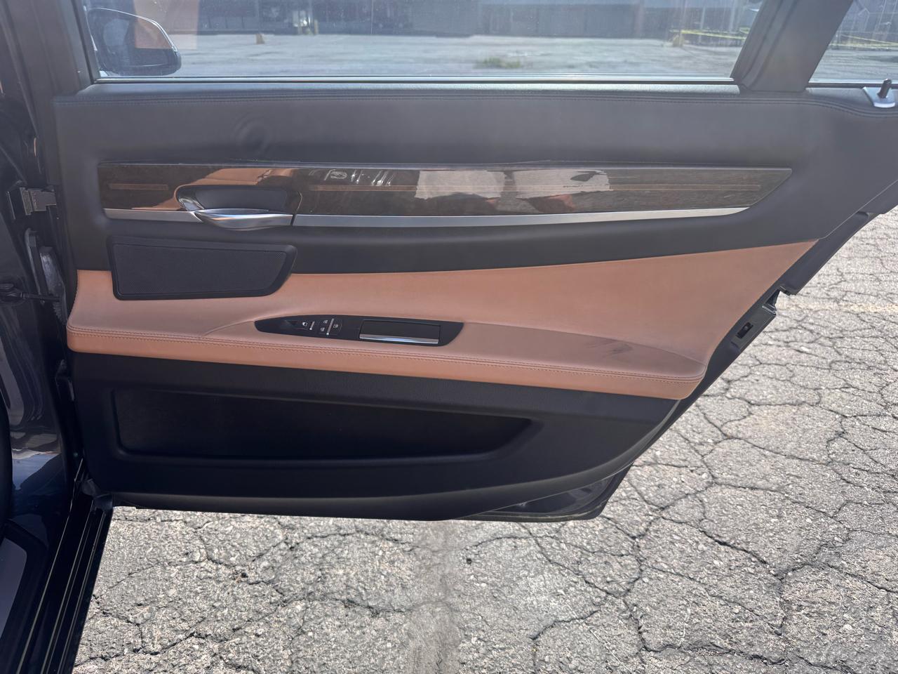 BMW 750Li xDrive Base 2013
