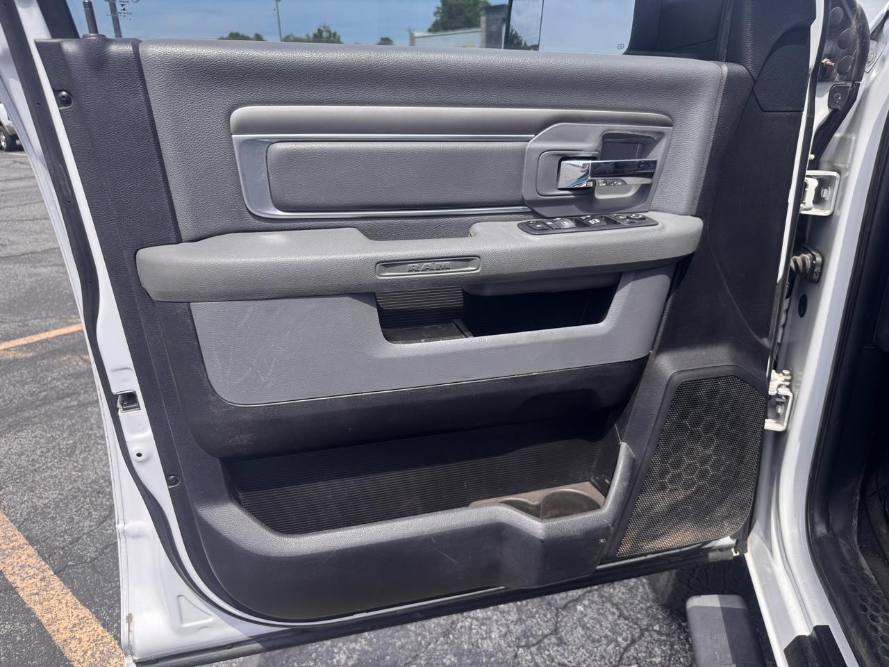 RAM 3500 SLT Crew Cab LWB 4WD DRW 2017