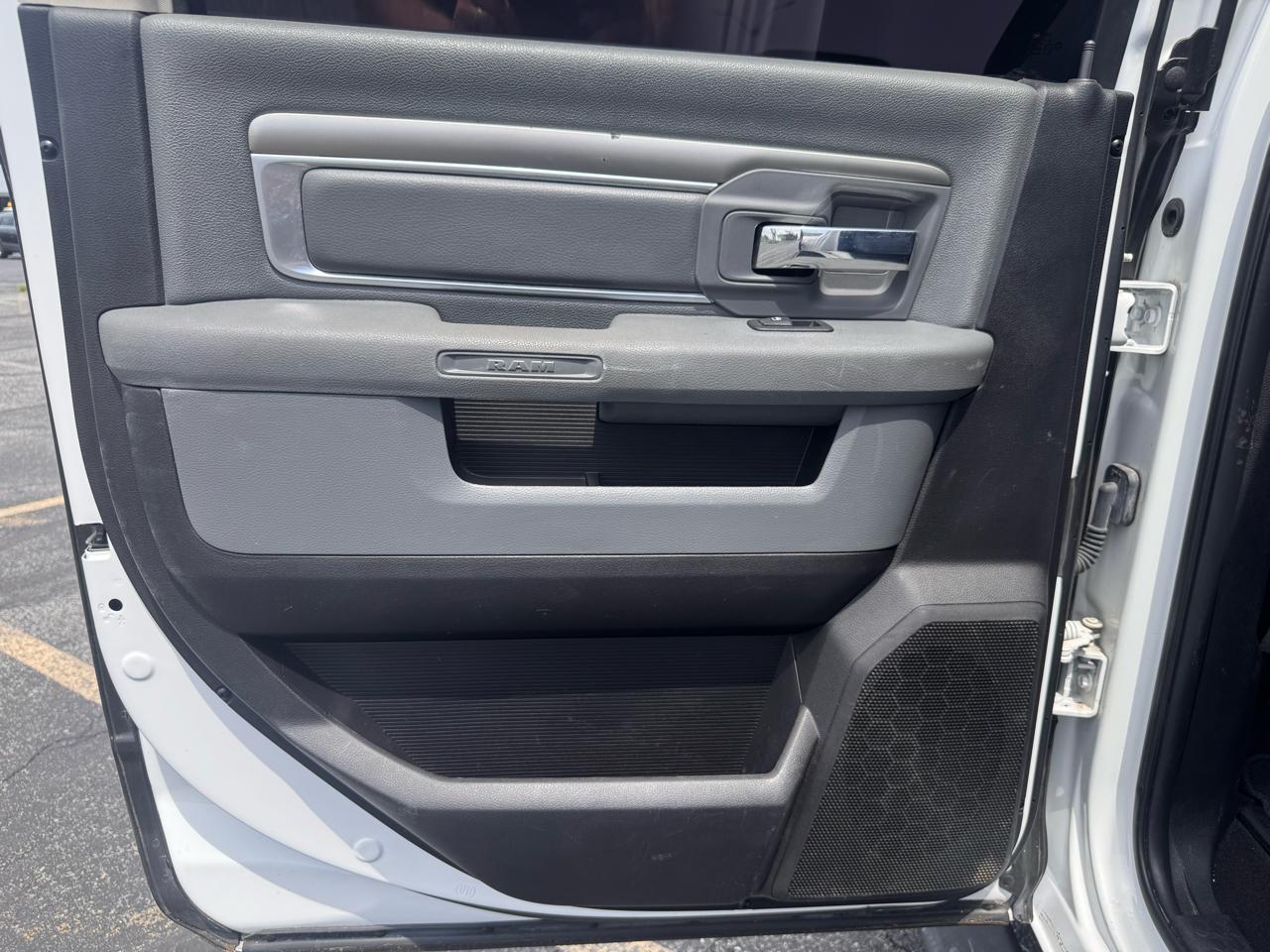 RAM 3500 SLT Crew Cab LWB 4WD DRW 2017