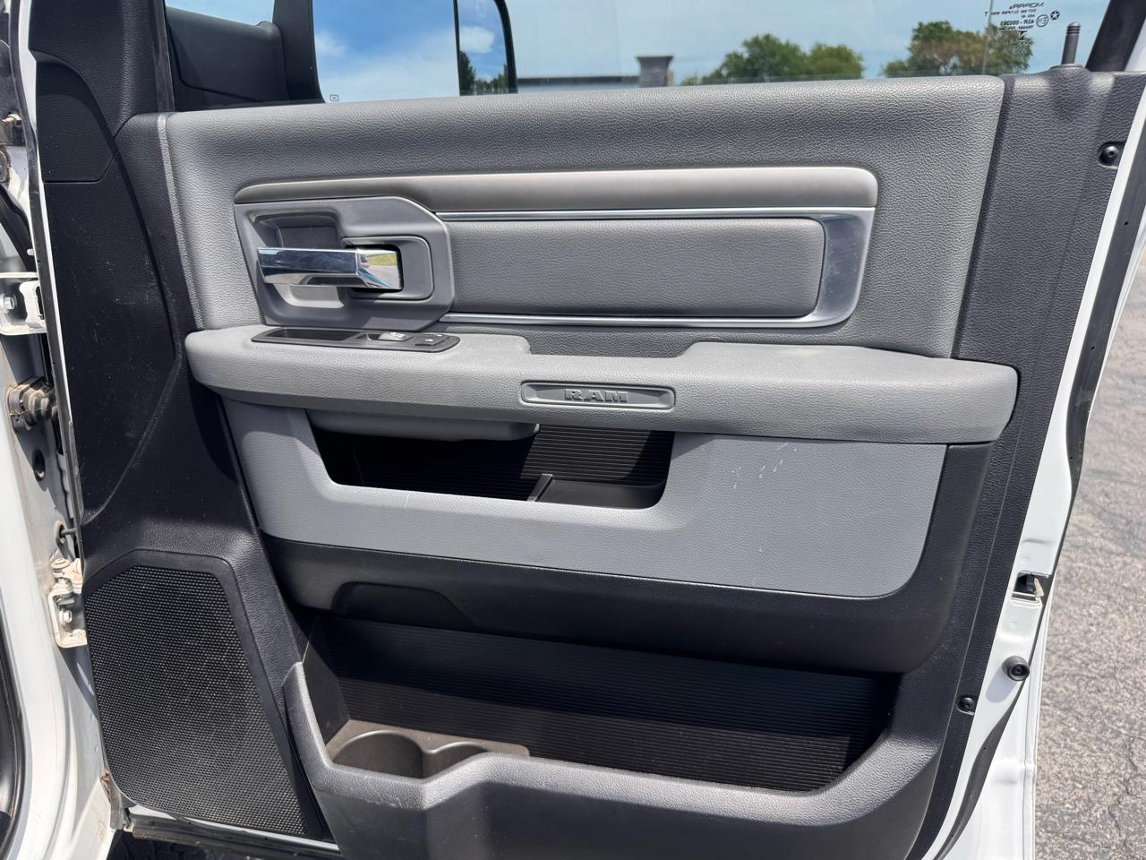 RAM 3500 SLT Crew Cab LWB 4WD DRW 2017