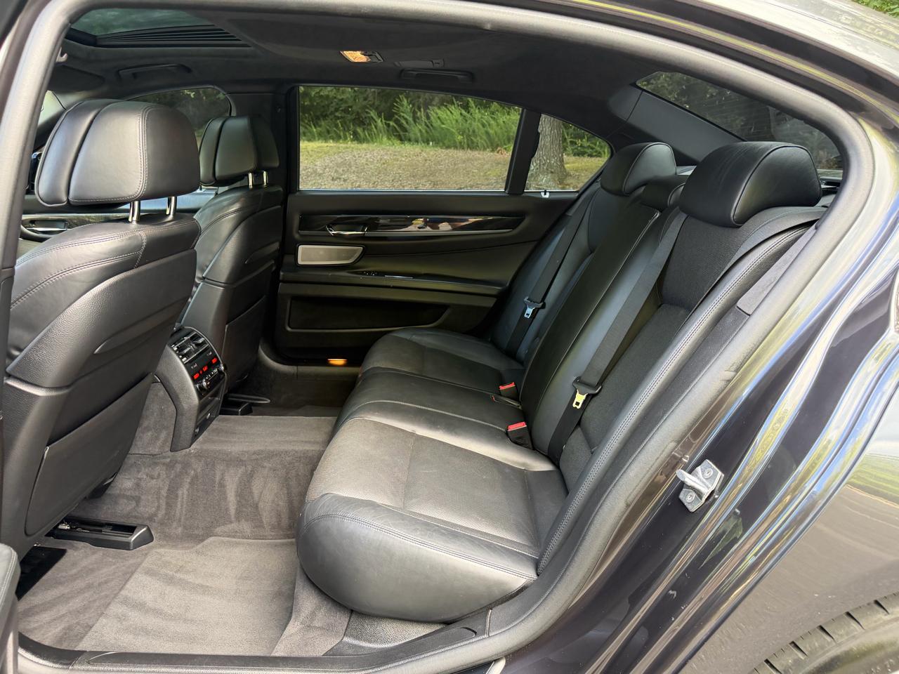 BMW 7-Series 750Li 2015