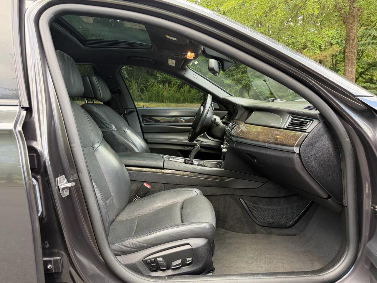 BMW 7-Series 750Li 2015