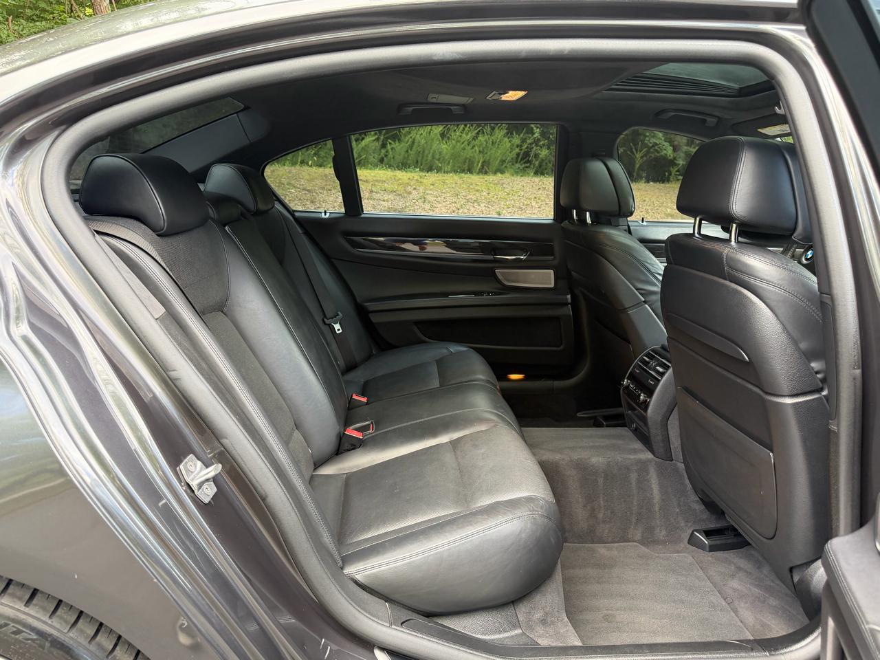 BMW 7-Series 750Li 2015