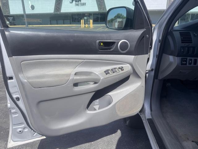 Toyota Tacoma PreRunner Double Cab V6 Auto 2WD 2011
