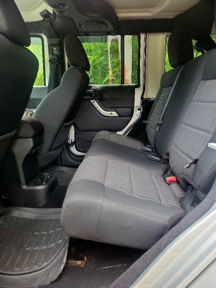 Jeep Wrangler Unlimited Sahara 4WD 2011
