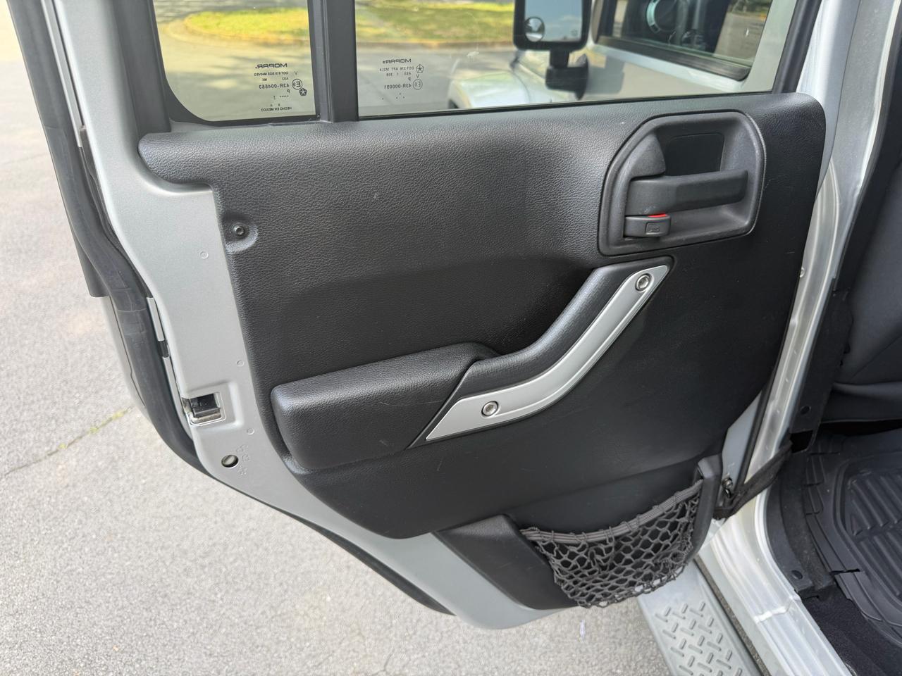 Jeep Wrangler Unlimited Sahara 4WD 2011