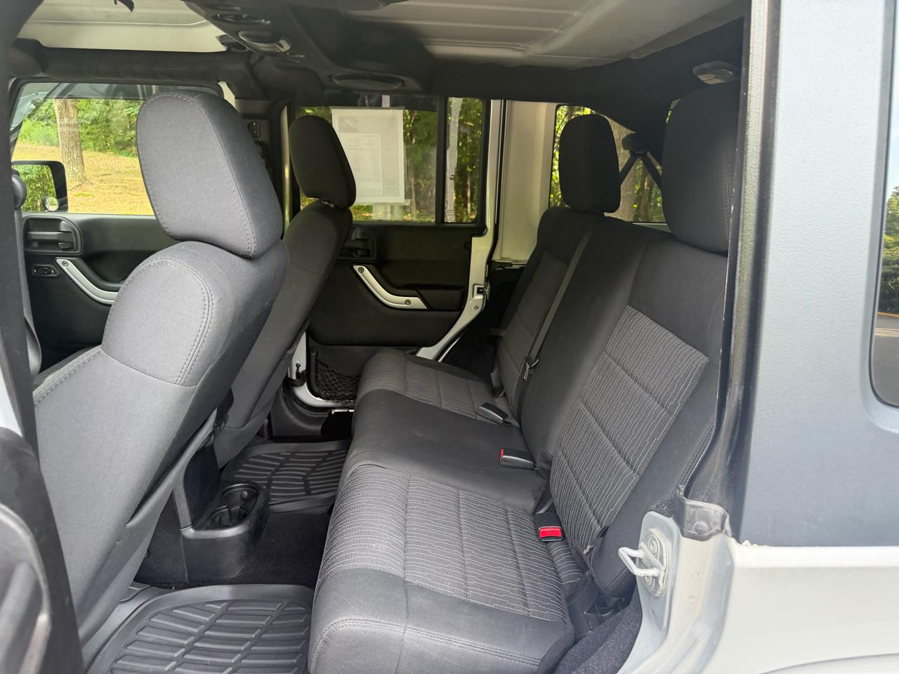 Jeep Wrangler Unlimited Sahara 4WD 2011