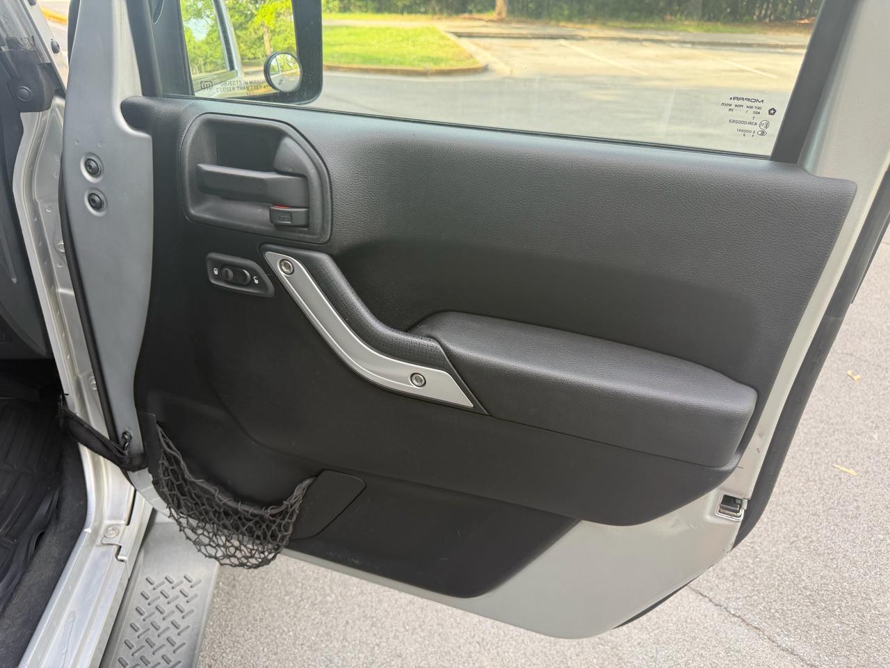 Jeep Wrangler Unlimited Sahara 4WD 2011