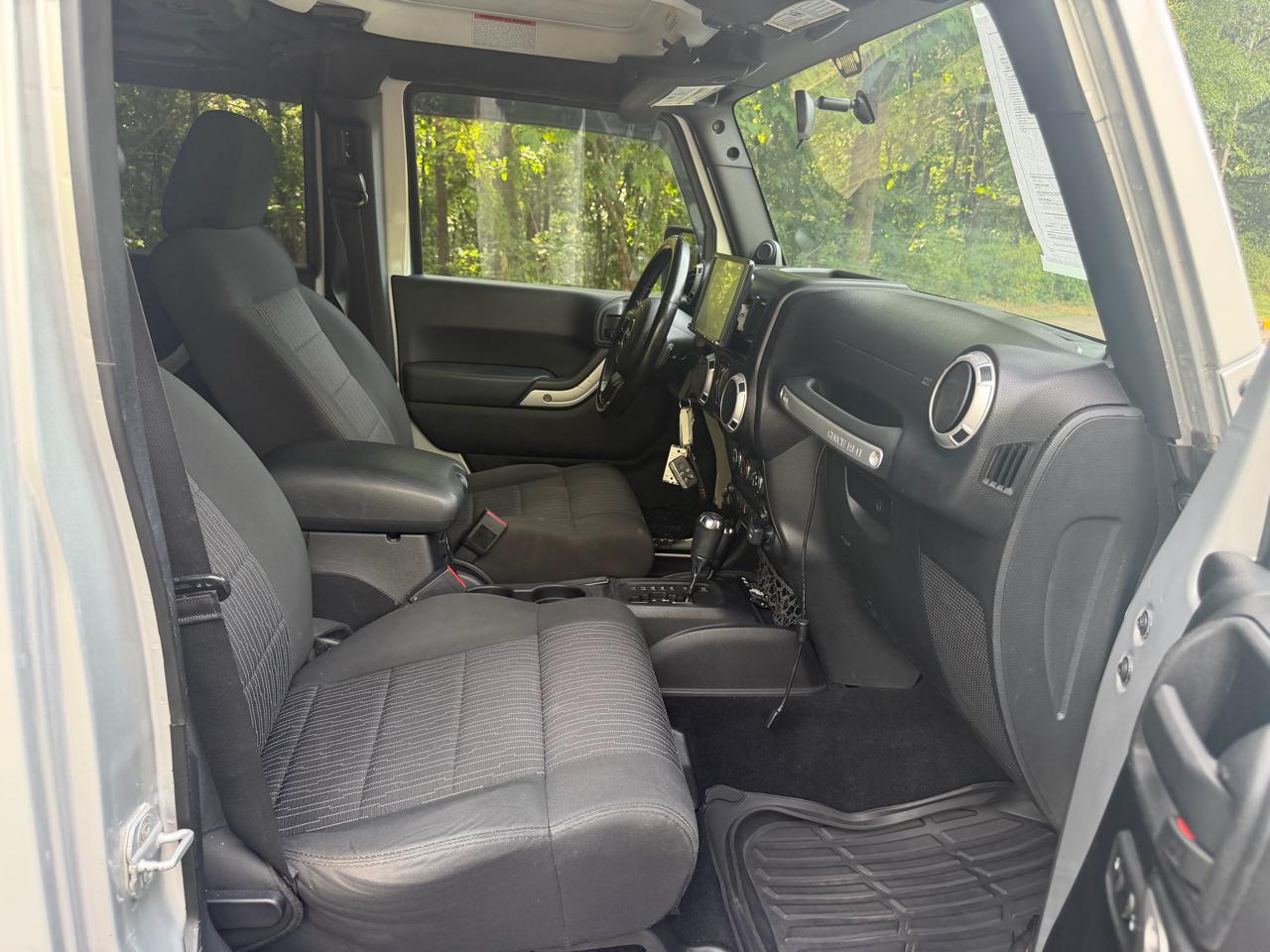 Jeep Wrangler Unlimited Sahara 4WD 2011