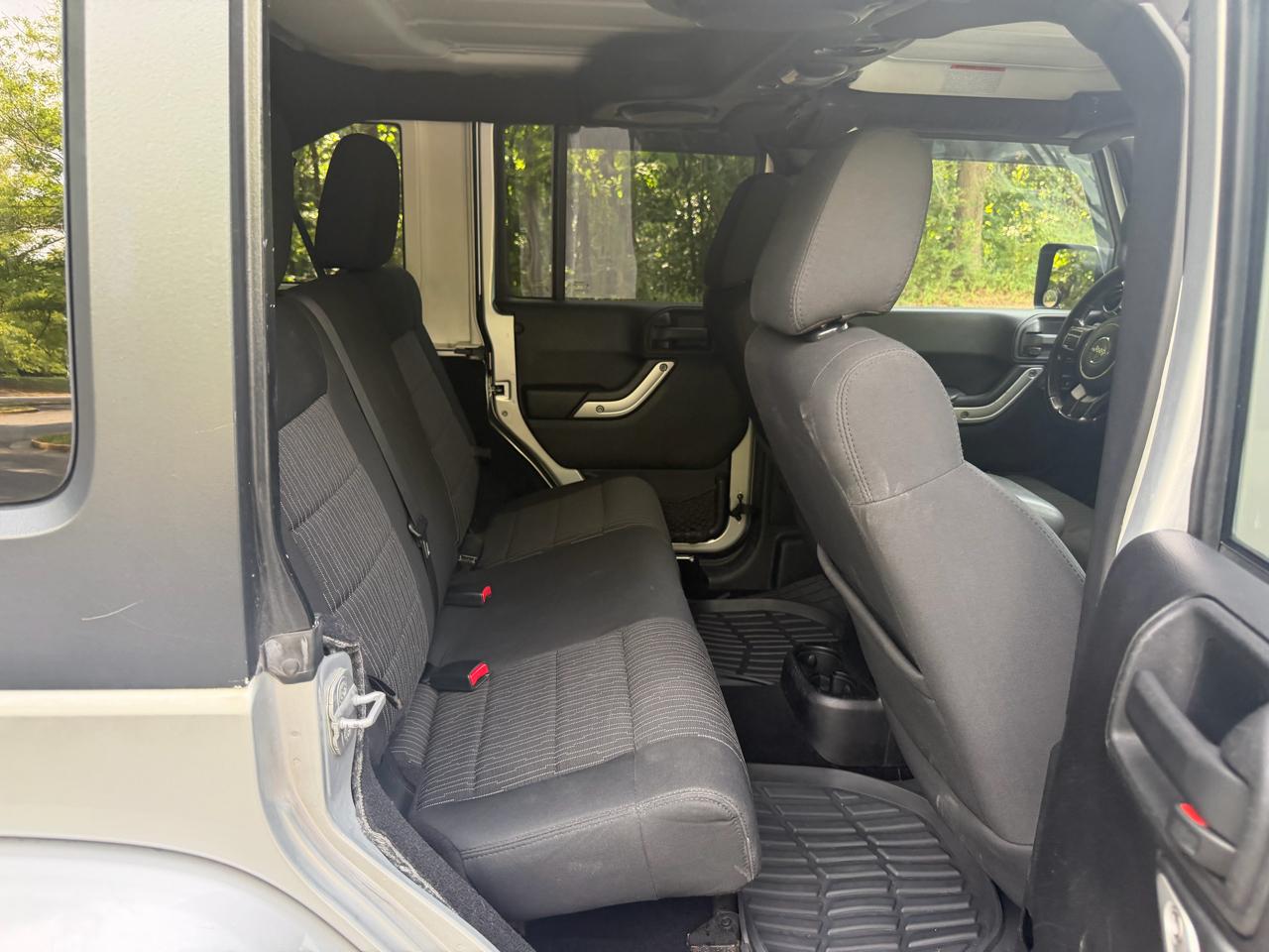 Jeep Wrangler Unlimited Sahara 4WD 2011