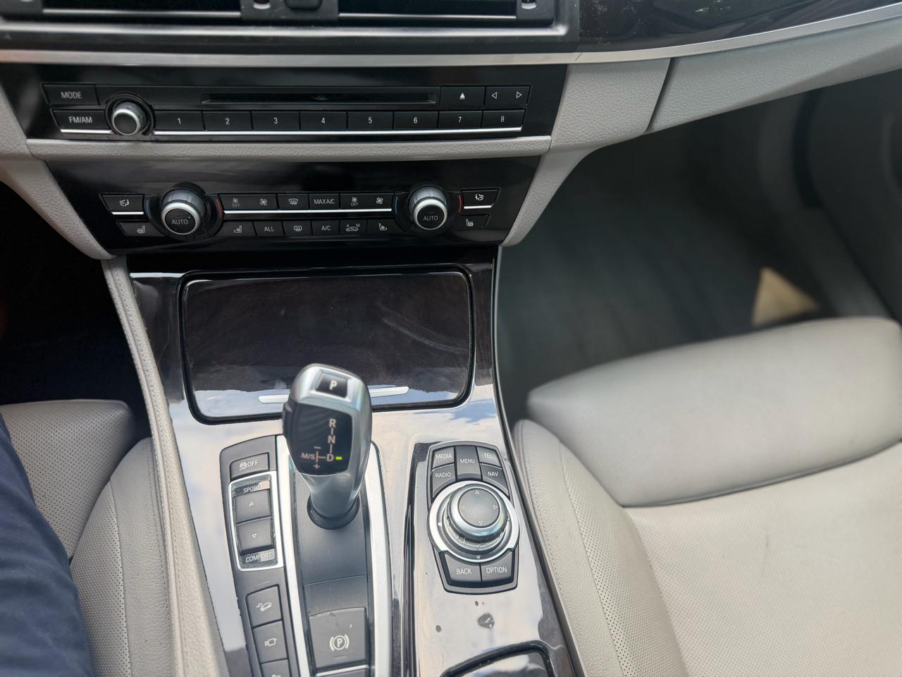 2013 BMW 5 Series 528i - Photo 24