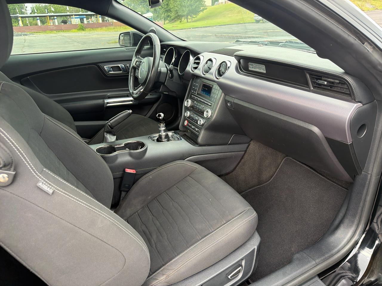 Ford Mustang GT Premium Coupe 2016