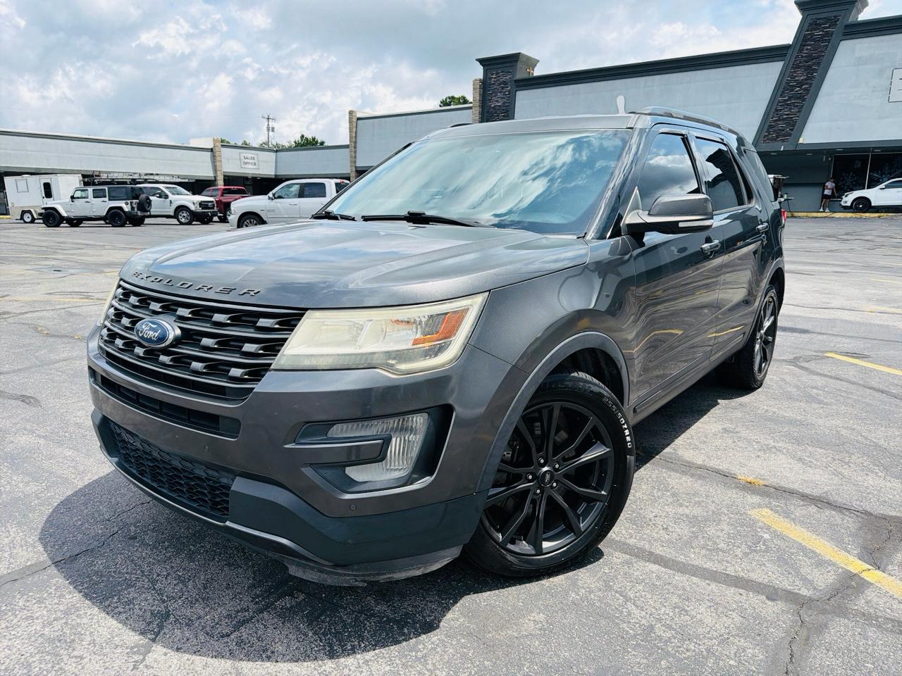 Ford Explorer 2WD 4dr V8 XLT 2017
