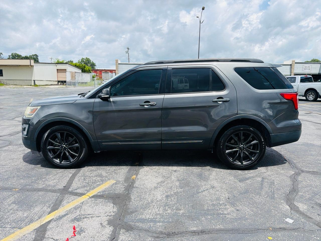 Ford Explorer 2WD 4dr V8 XLT 2017