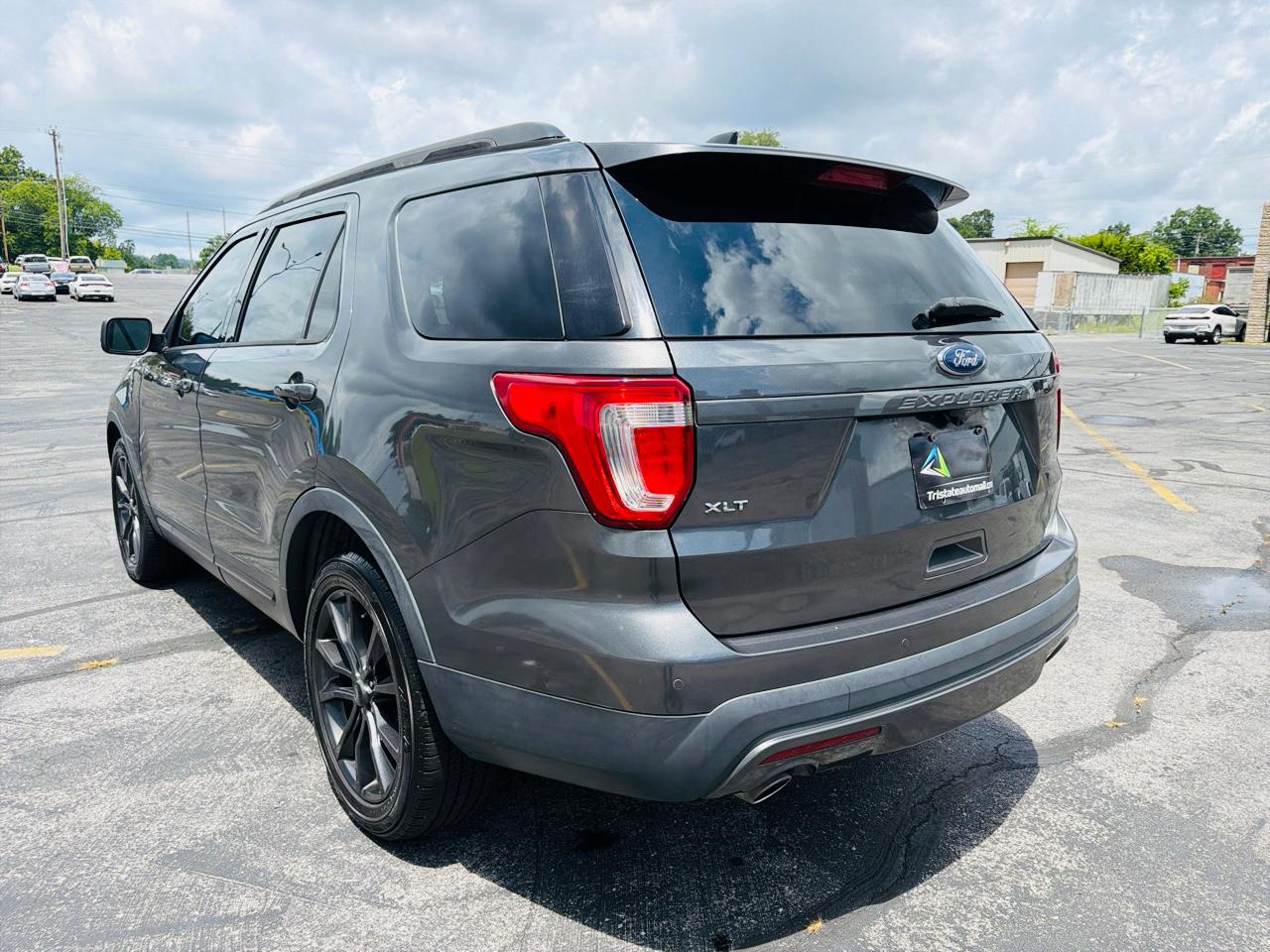 Ford Explorer 2WD 4dr V8 XLT 2017