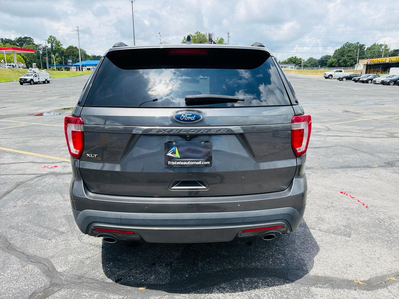 Ford Explorer 2WD 4dr V8 XLT 2017