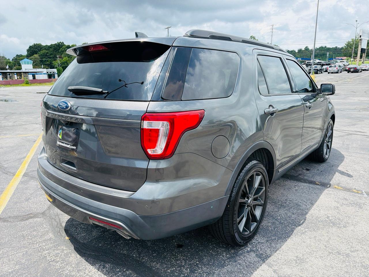 Ford Explorer 2WD 4dr V8 XLT 2017