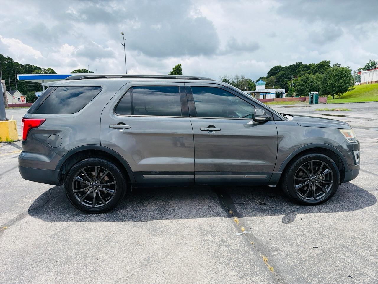Ford Explorer 2WD 4dr V8 XLT 2017