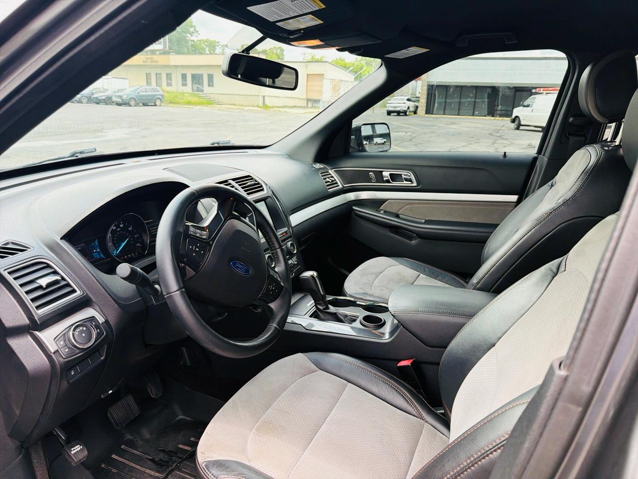 Ford Explorer 2WD 4dr V8 XLT 2017