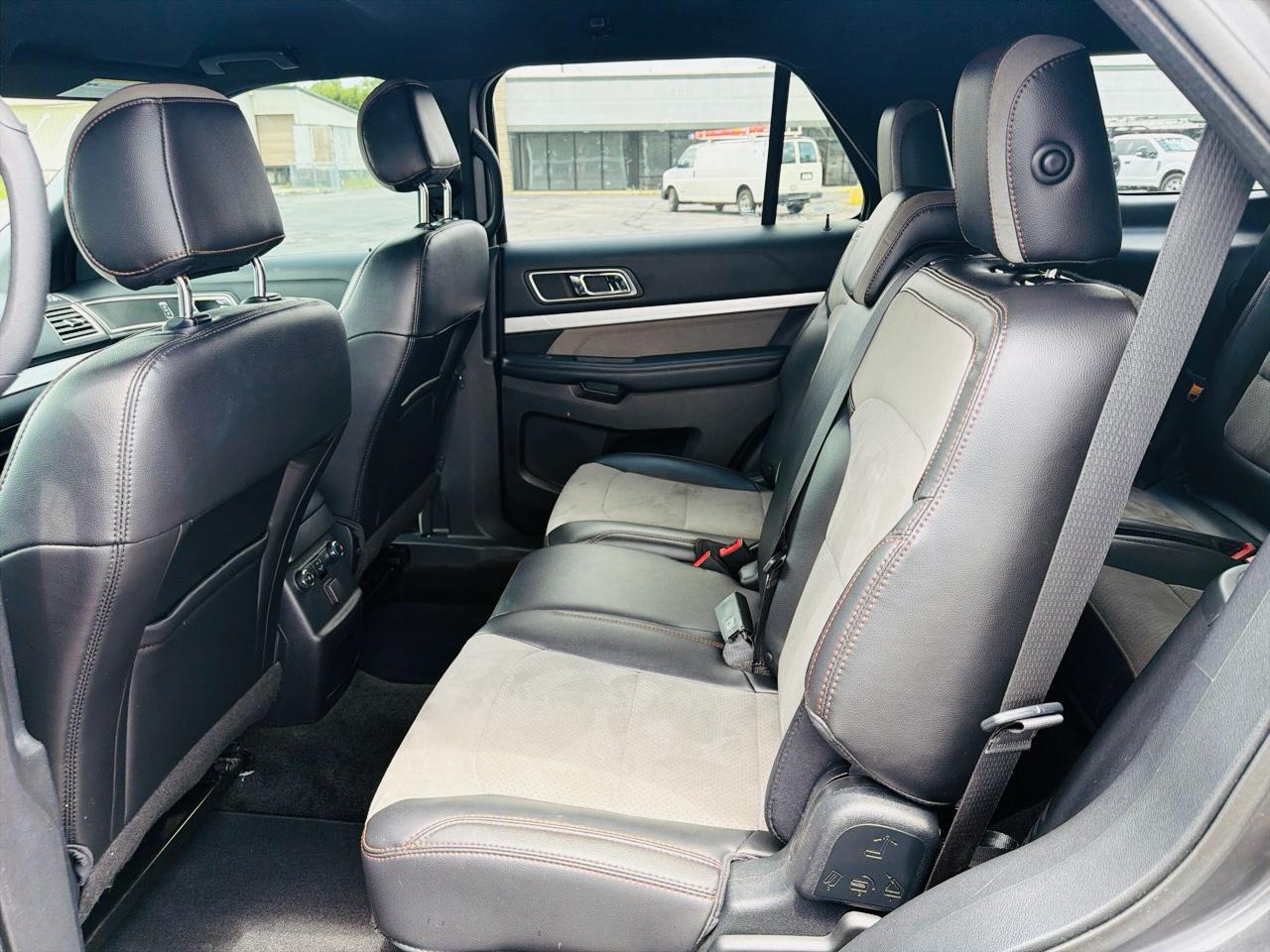 Ford Explorer 2WD 4dr V8 XLT 2017
