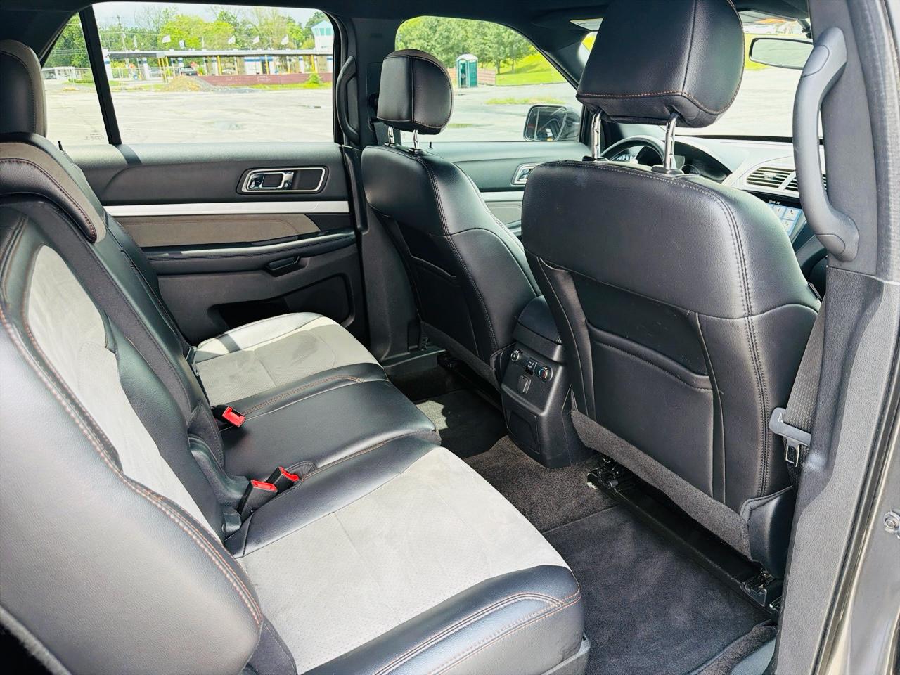 Ford Explorer 2WD 4dr V8 XLT 2017