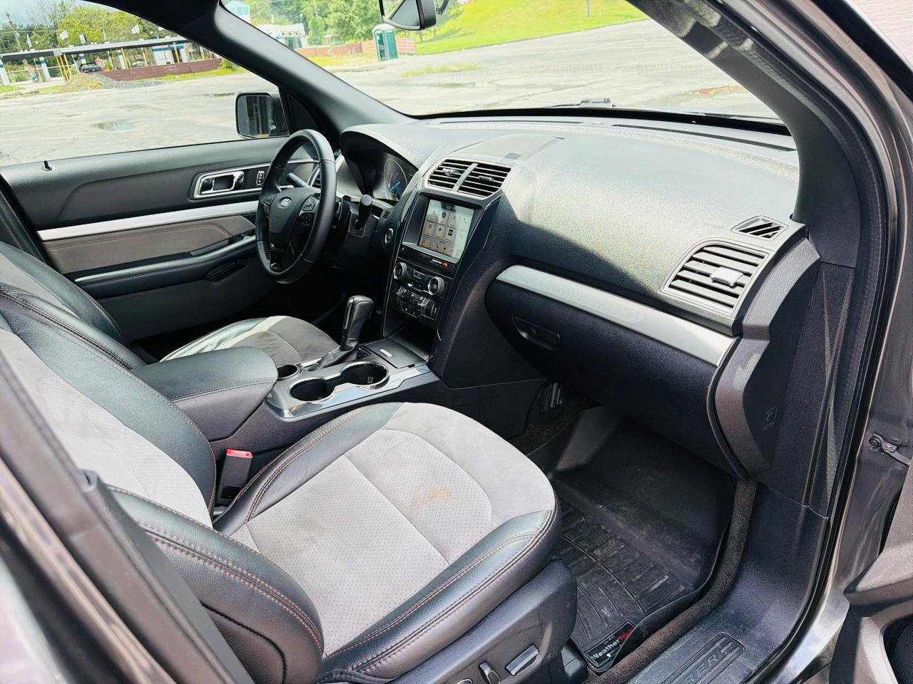 Ford Explorer 2WD 4dr V8 XLT 2017
