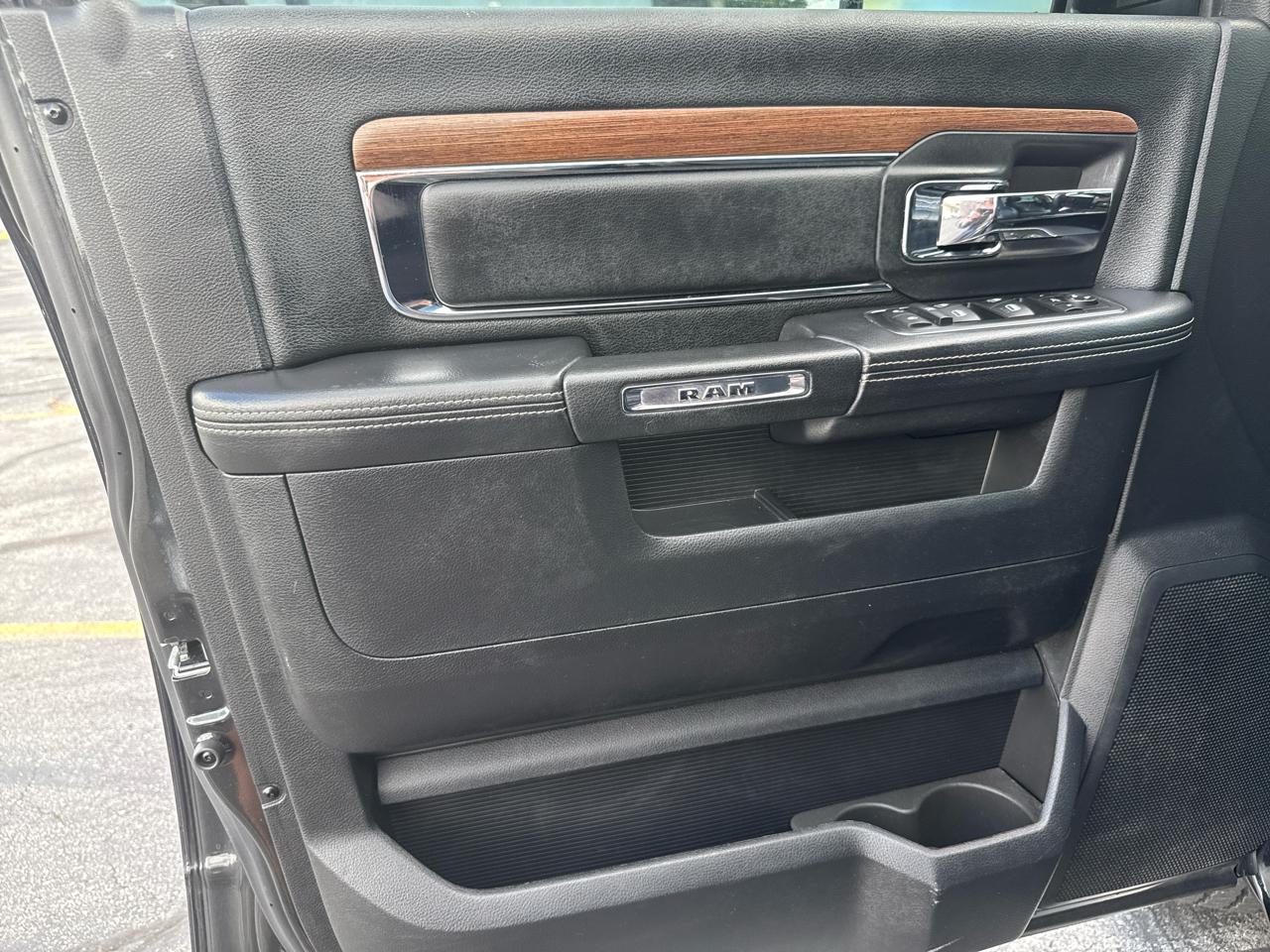RAM 1500 Laramie Crew Cab 2WD 2015