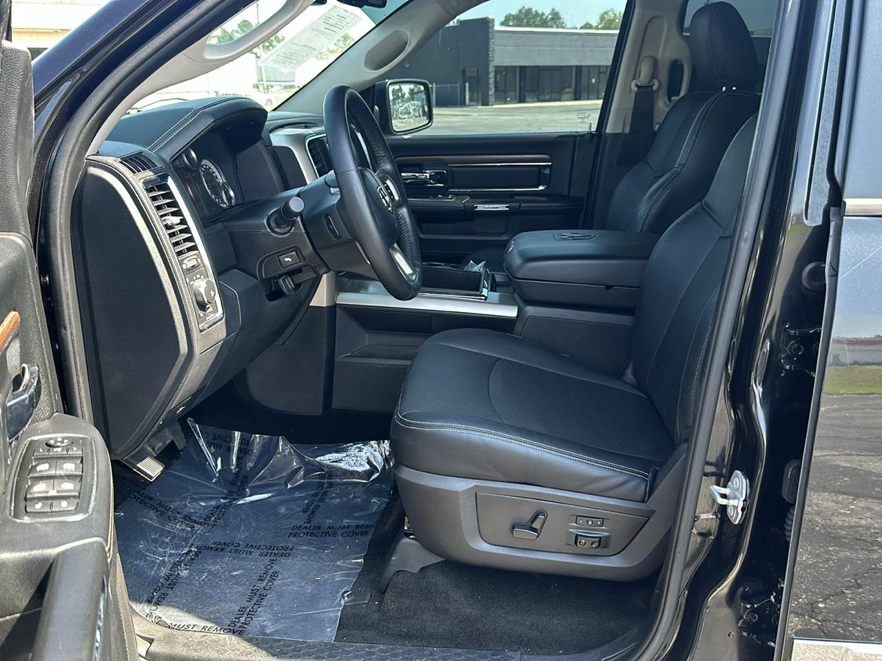 RAM 1500 Laramie Crew Cab 2WD 2015