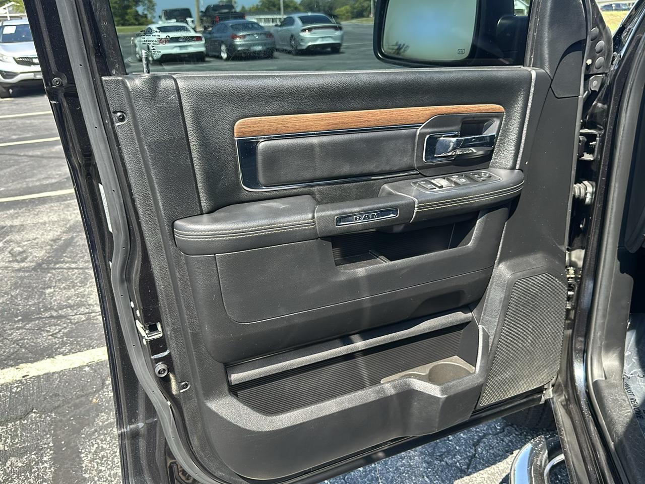 RAM 1500 Laramie Crew Cab 2WD 2015