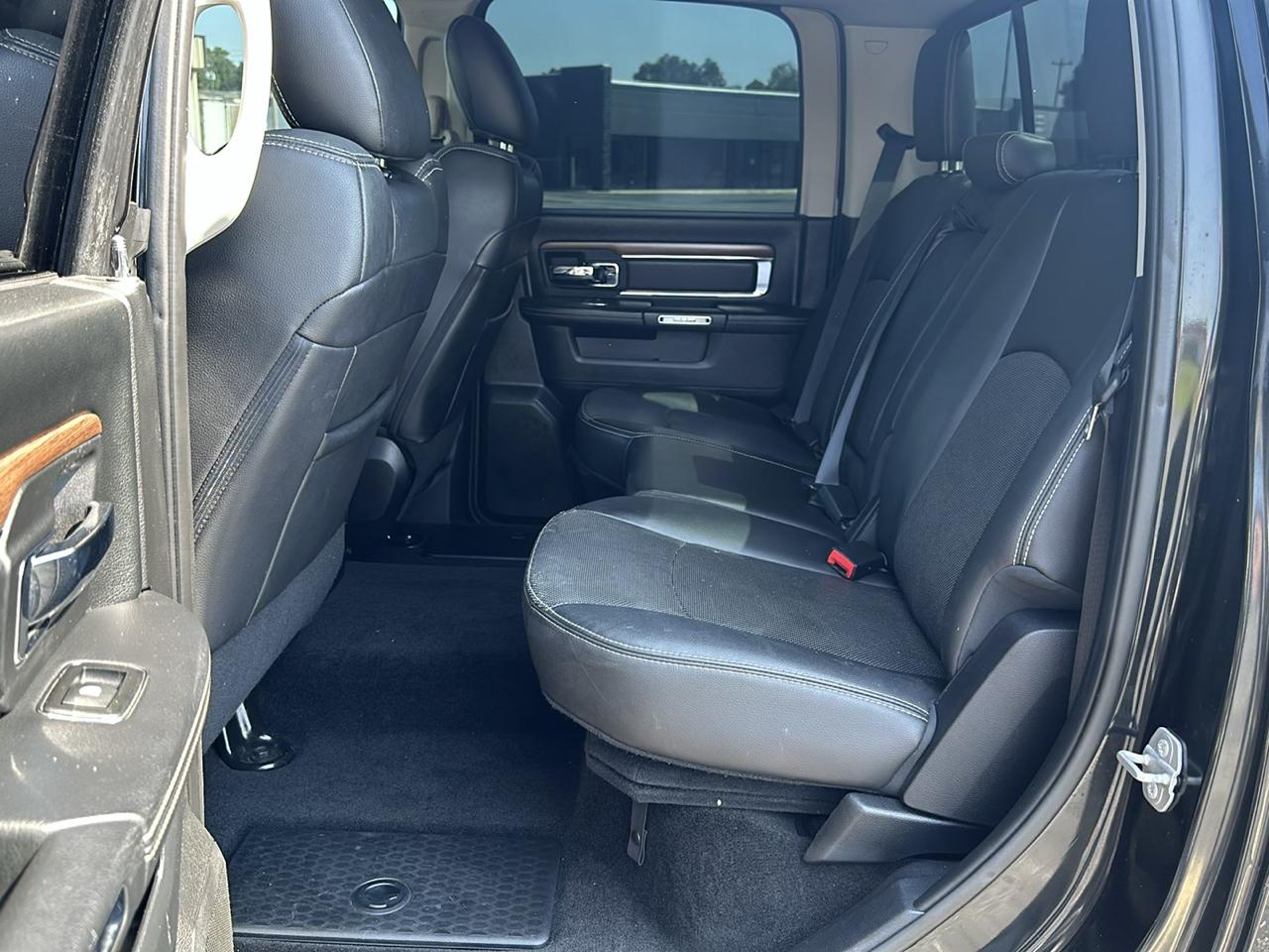 RAM 1500 Laramie Crew Cab 2WD 2015