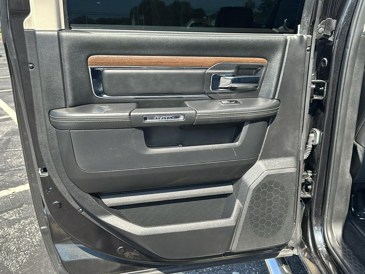 RAM 1500 Laramie Crew Cab 2WD 2015