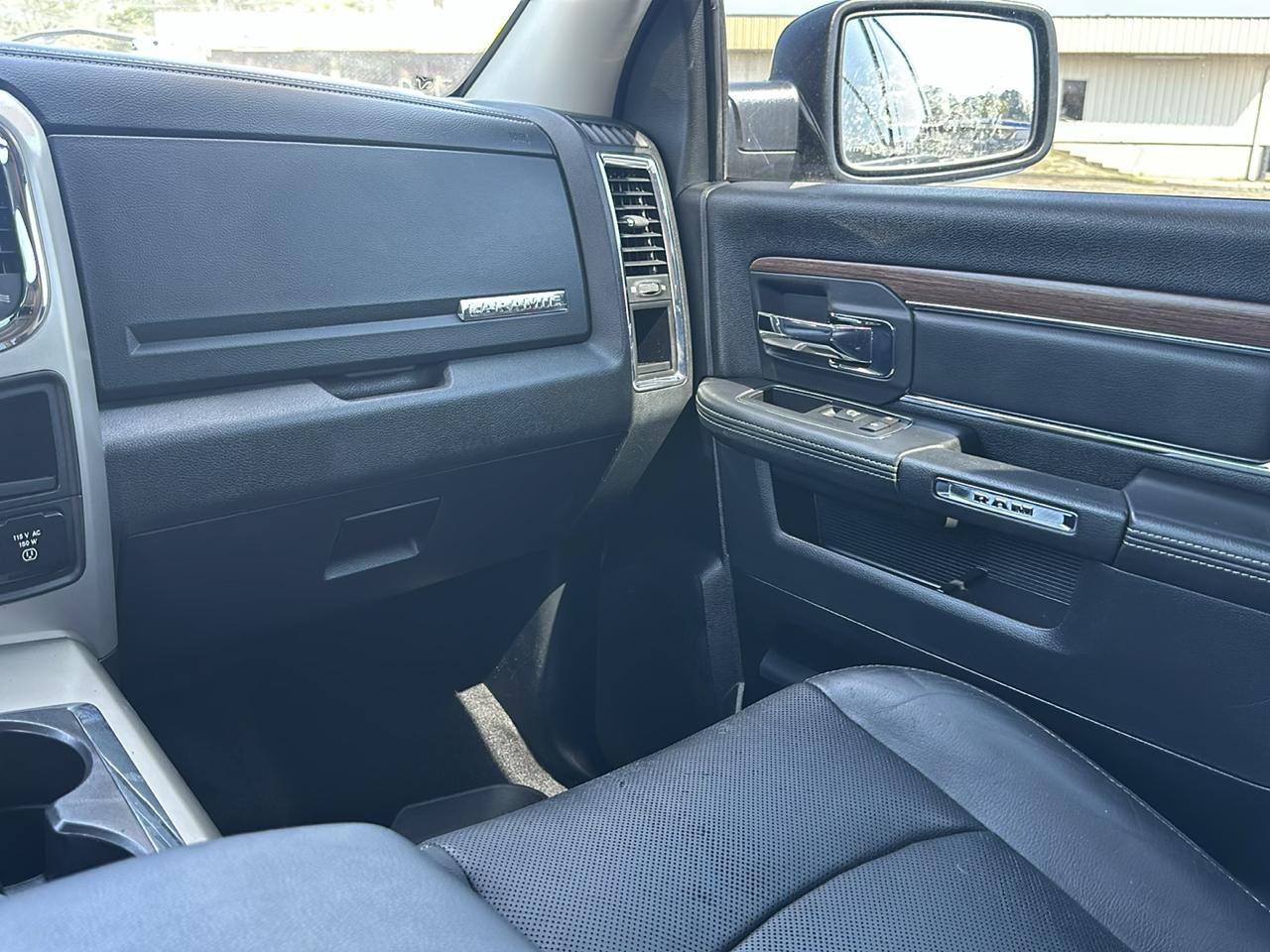 RAM 1500 Laramie Crew Cab 2WD 2015