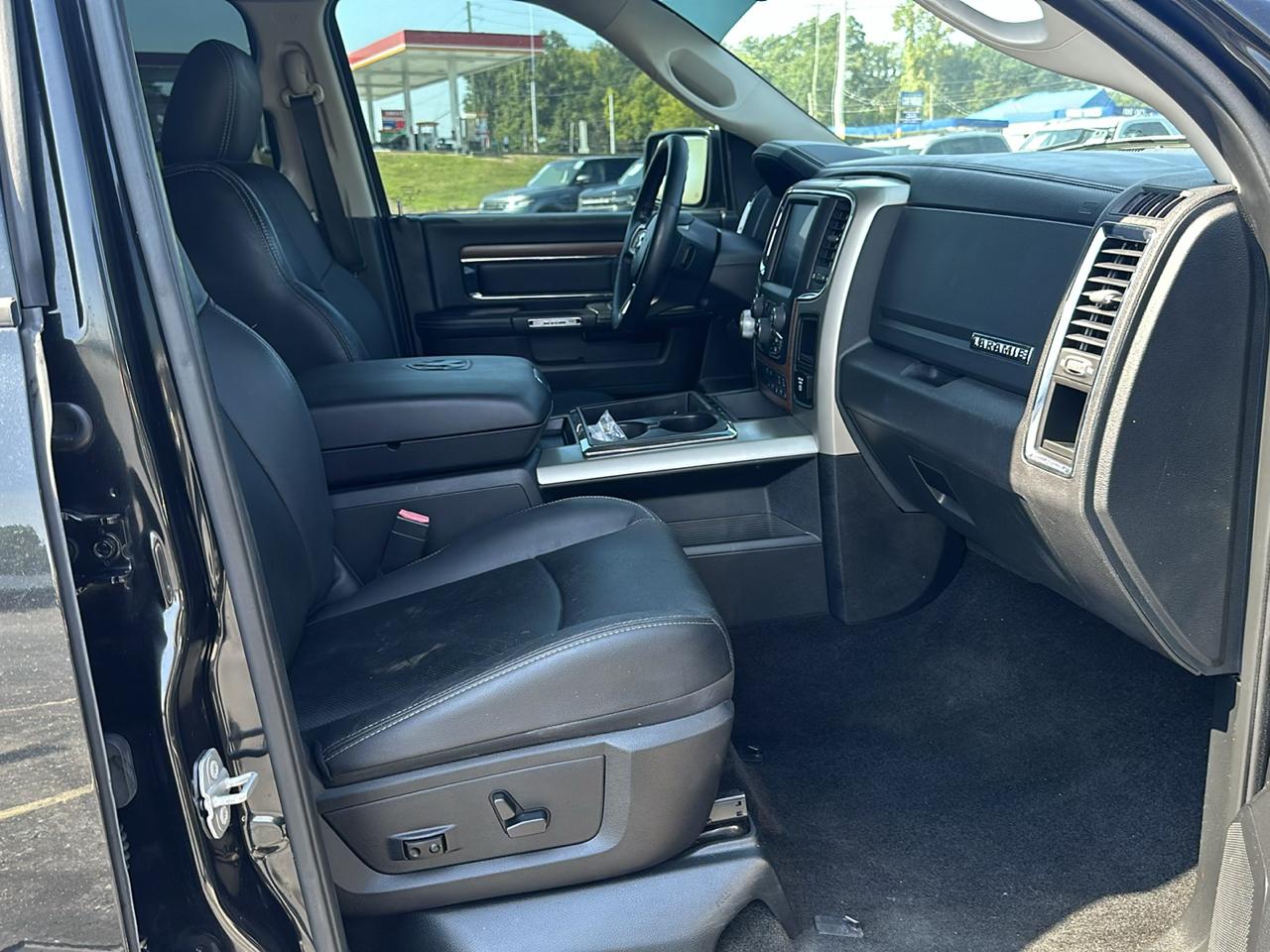 RAM 1500 Laramie Crew Cab 2WD 2015