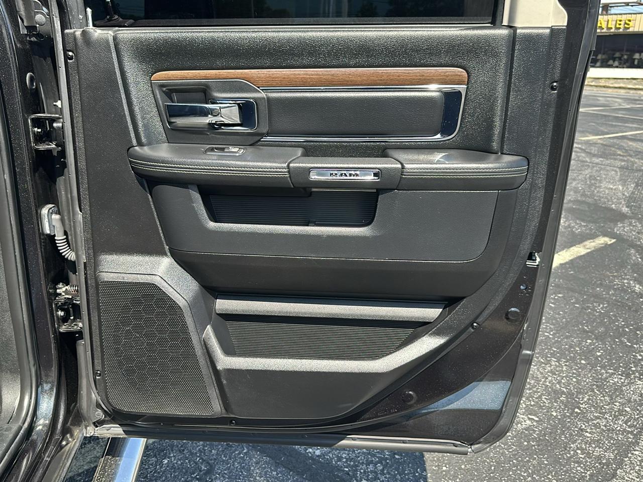 RAM 1500 Laramie Crew Cab 2WD 2015