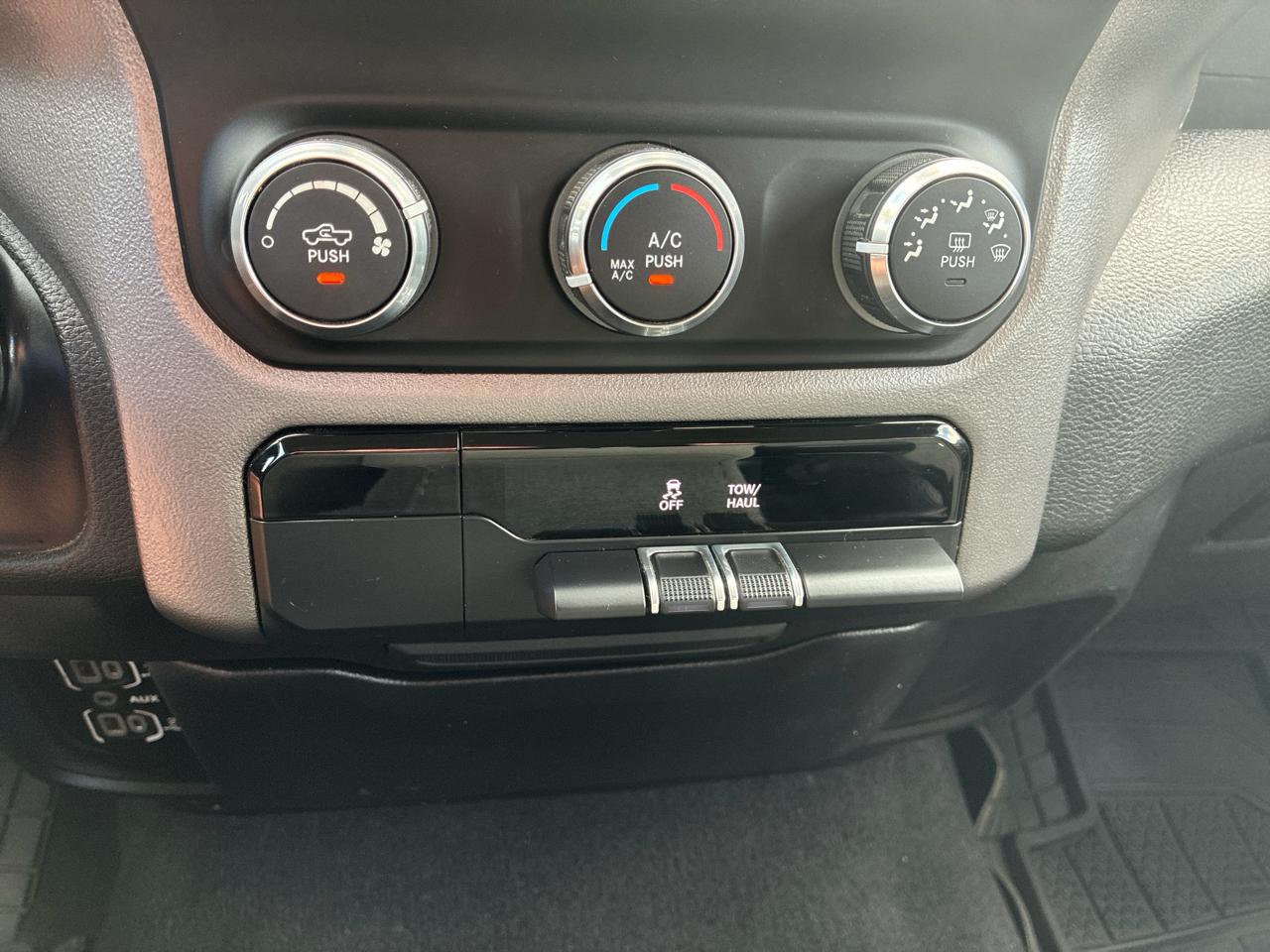 RAM 1500 Big Horn Crew Cab SWB 4WD 2019