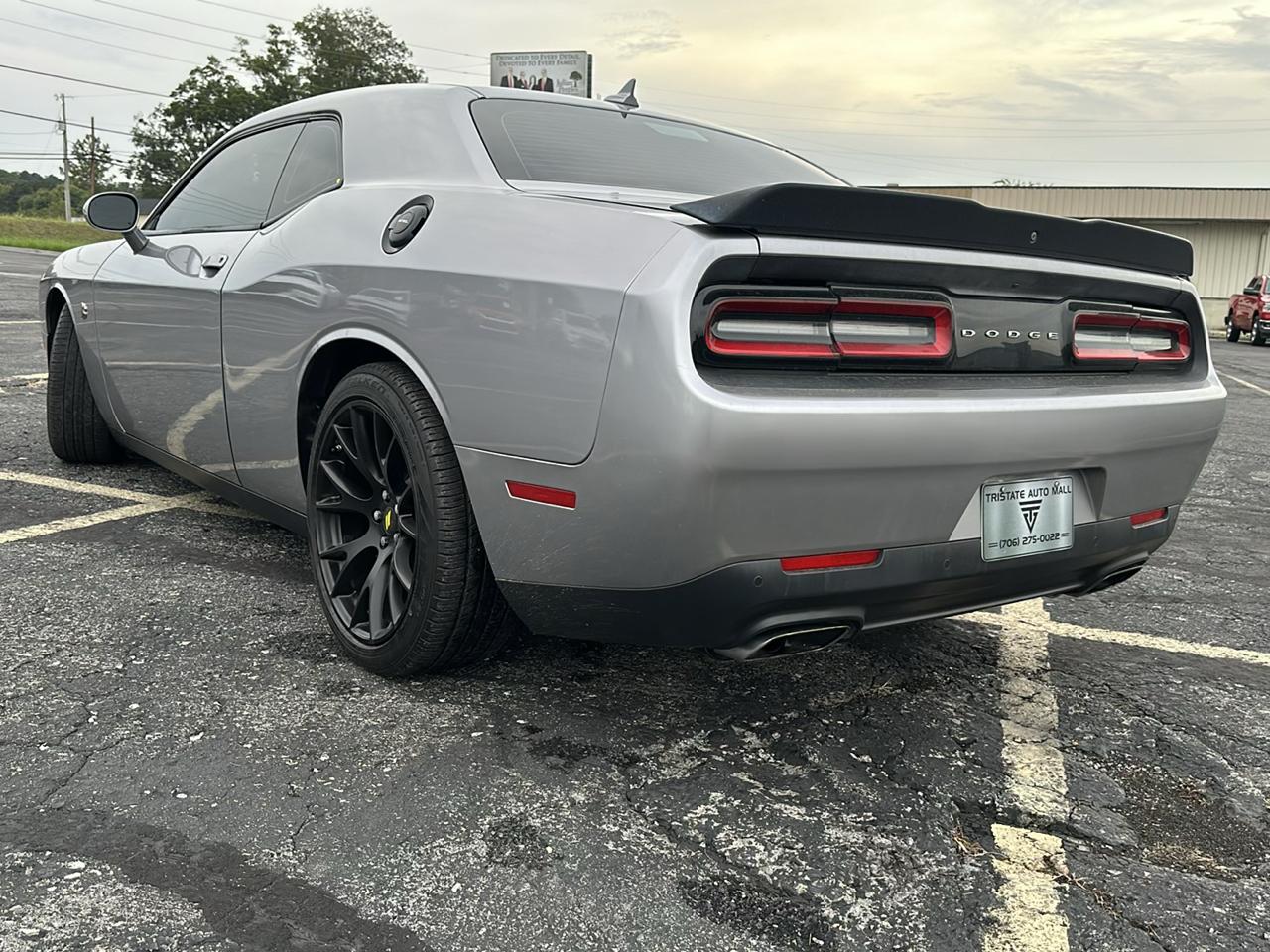Dodge Challenger photo 3