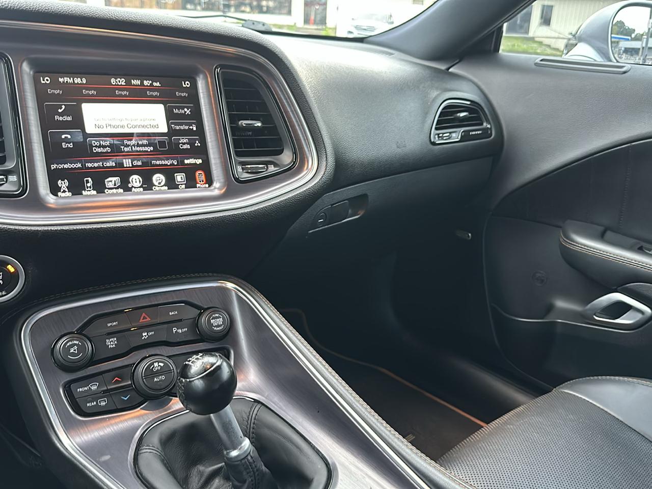 Dodge Challenger photo 12
