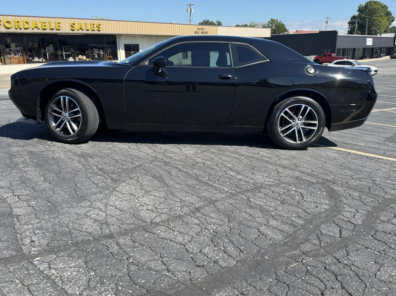 Dodge Challenger photo 2