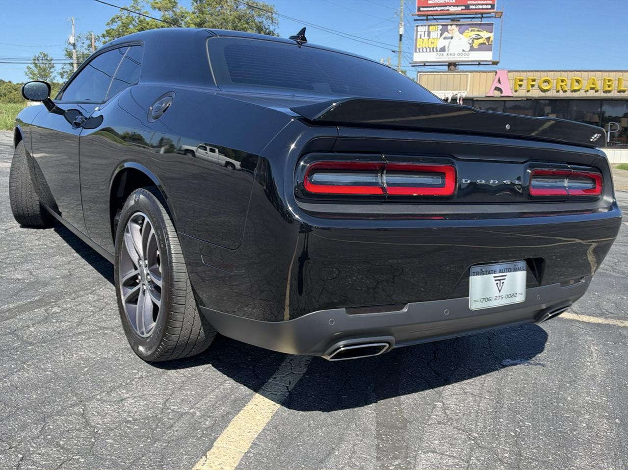 Dodge Challenger photo 3