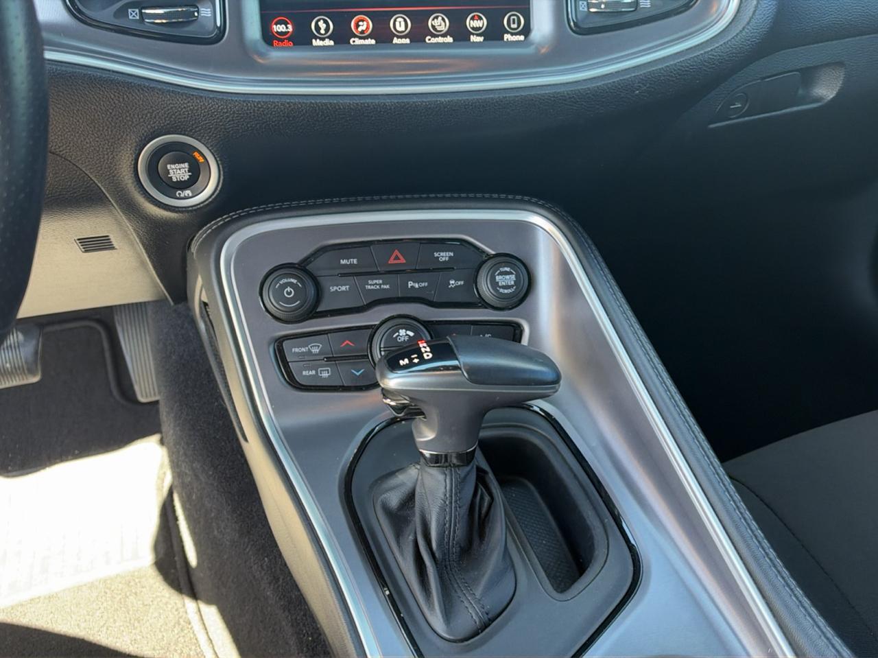 Dodge Challenger photo 18