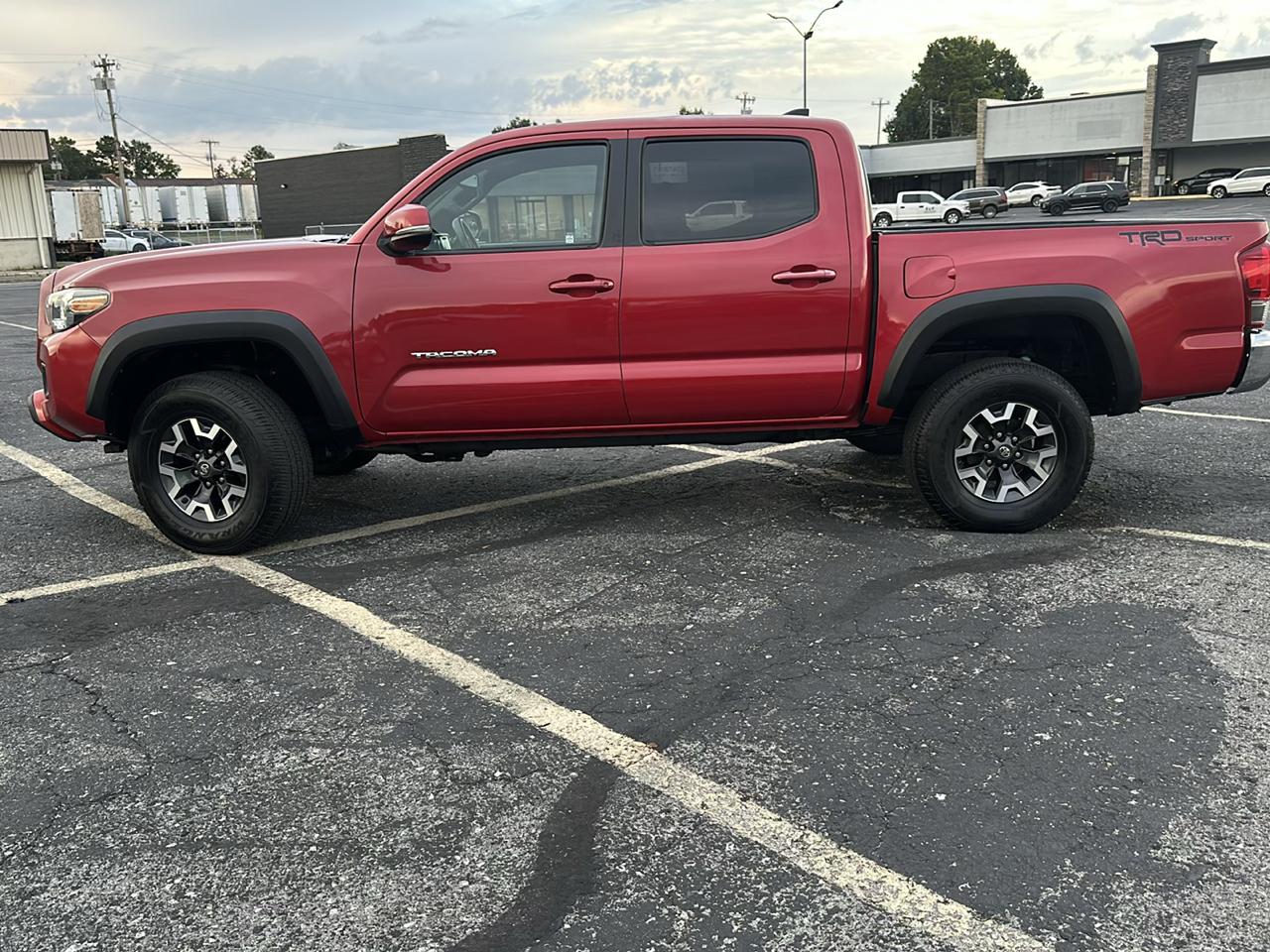 Toyota Tacoma photo 24