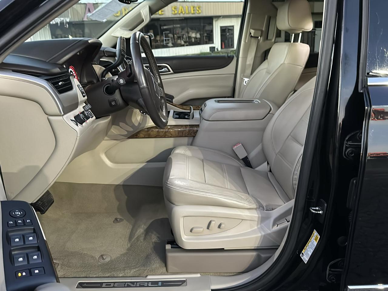 GMC Yukon Denali 4WD 2015