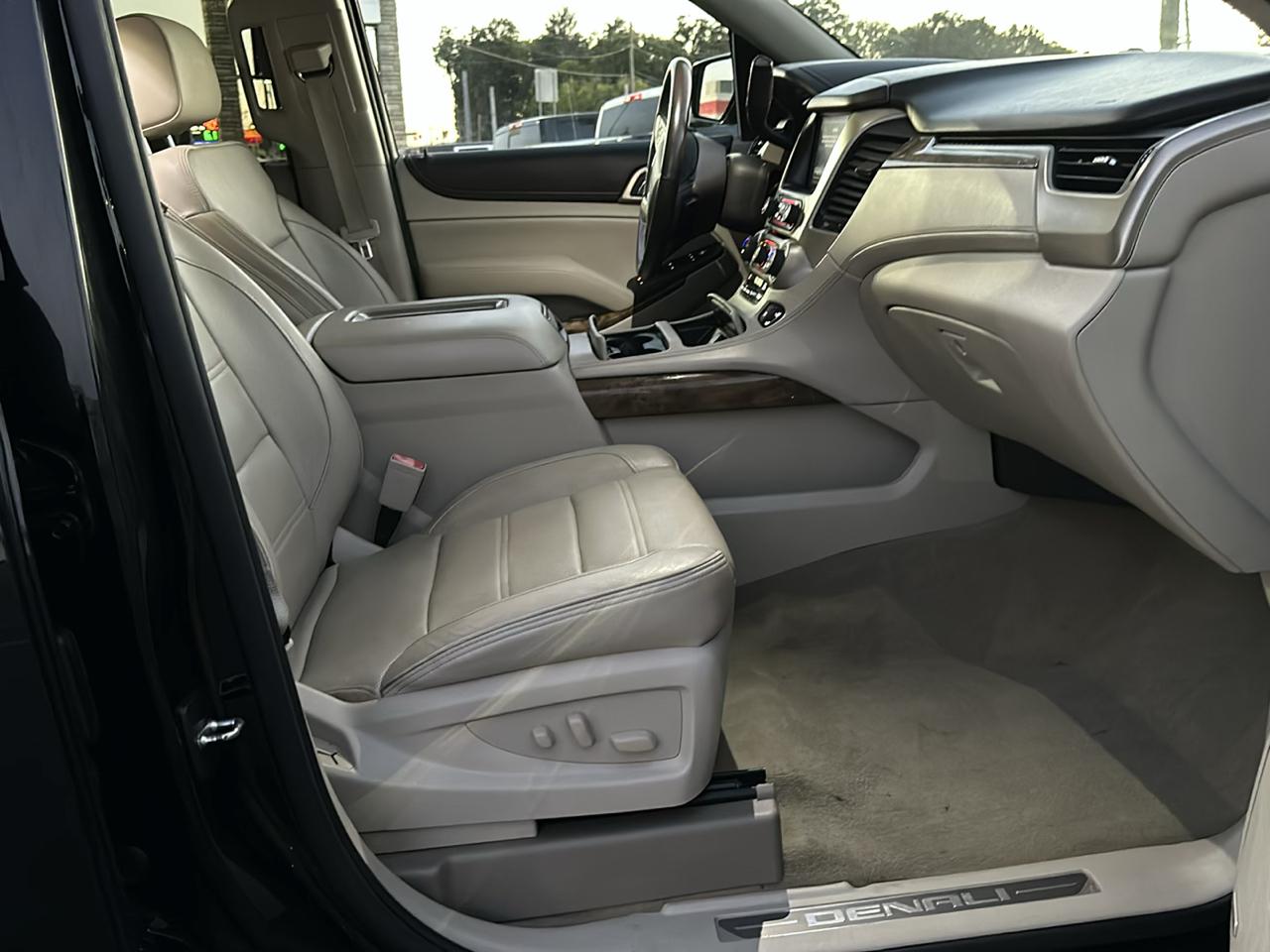 GMC Yukon Denali 4WD 2015