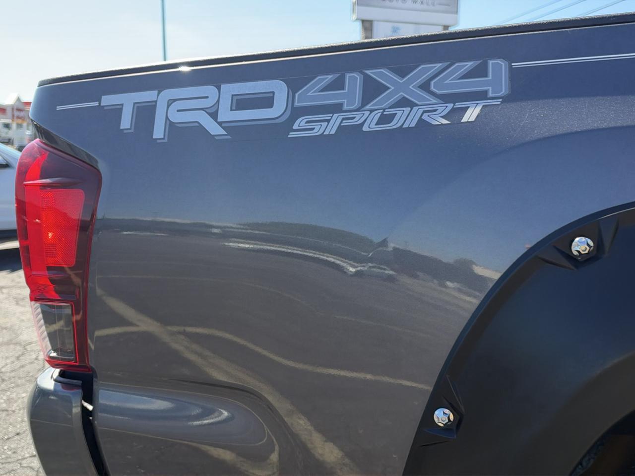 Toyota Tacoma 4WD Double Cab V6 AT TRD Sport (Natl) 2018