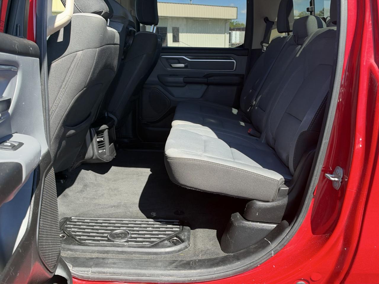 RAM 1500 Big Horn Crew Cab SWB 4WD 2019