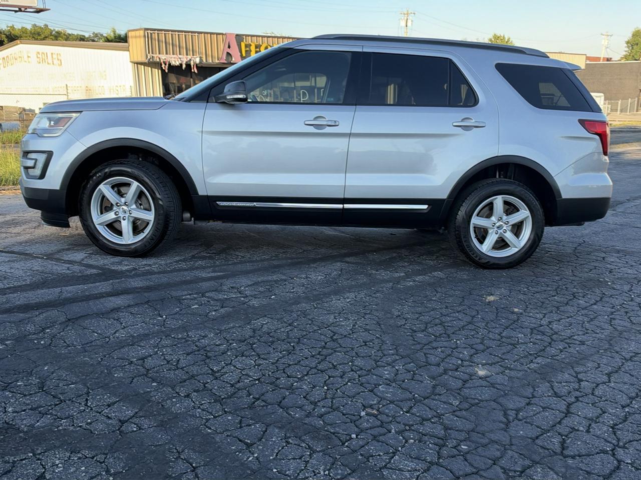 Ford Explorer XLT 4WD 2017