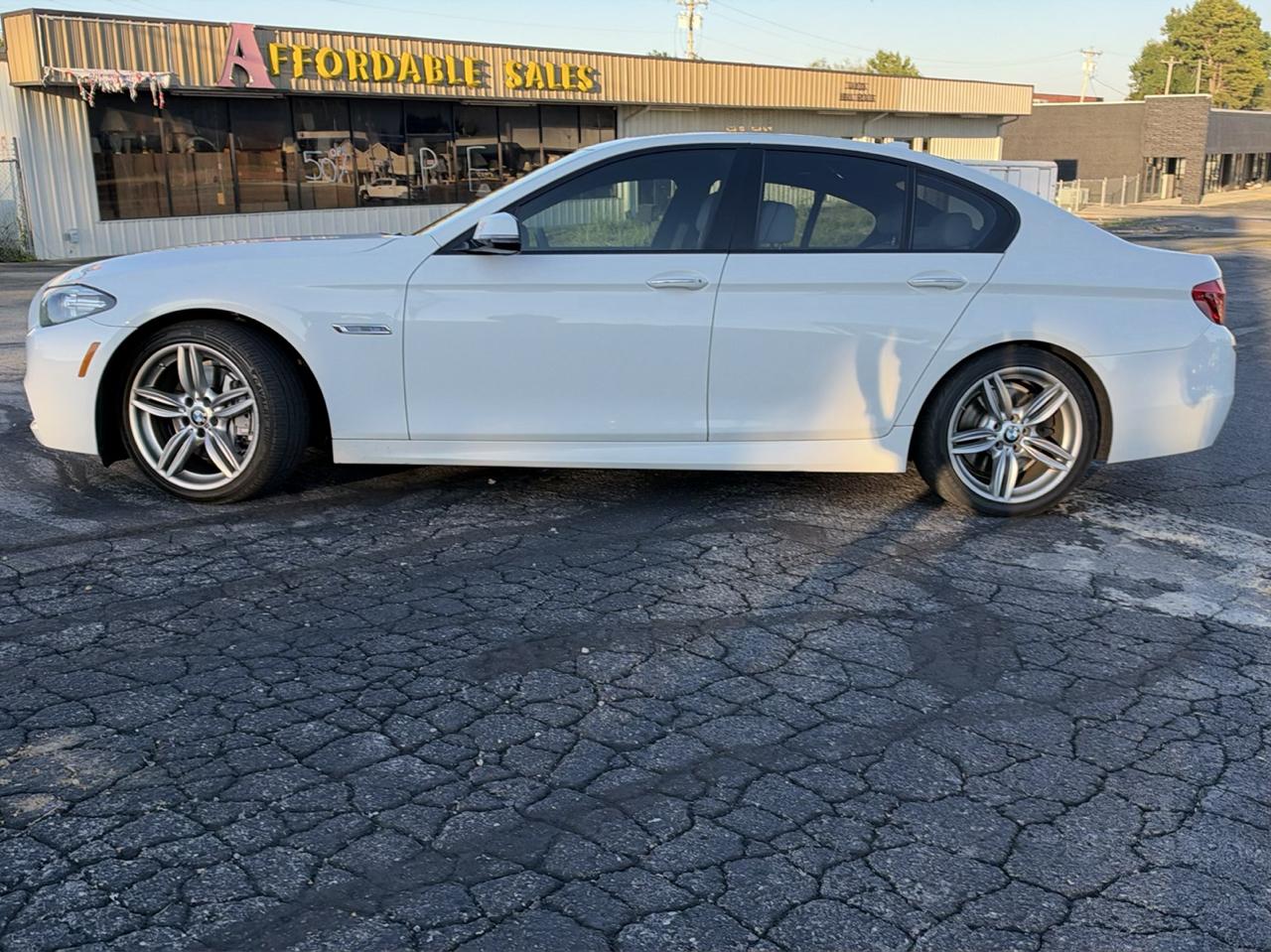 BMW 5-Series 550i 2014
