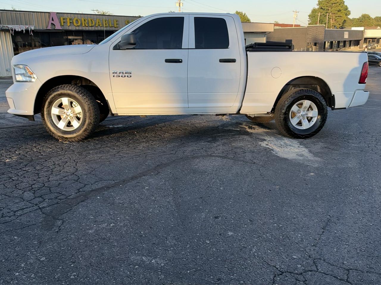 RAM 1500 Tradesman Quad Cab 4WD 2017