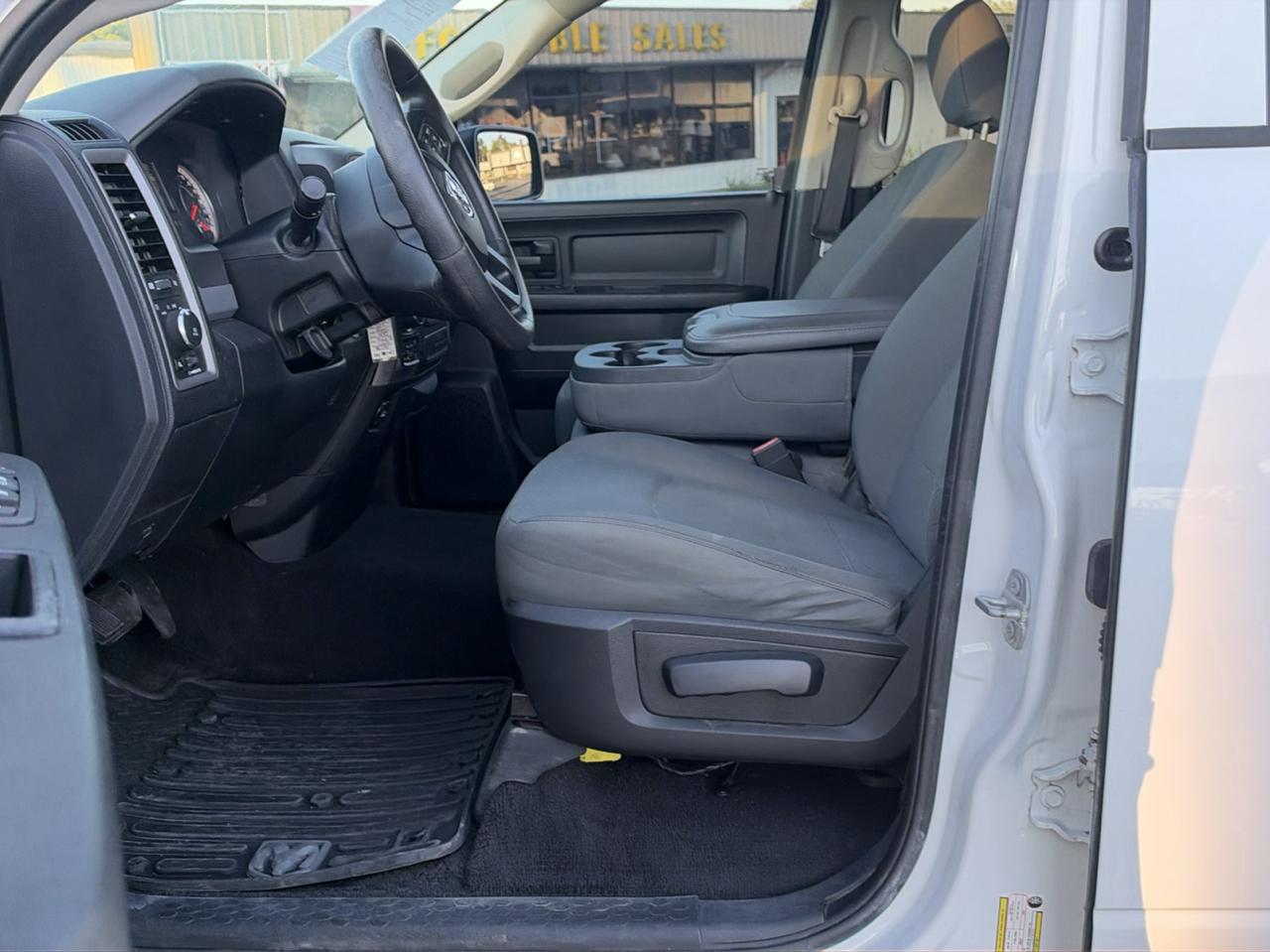 RAM 1500 Tradesman Quad Cab 4WD 2017