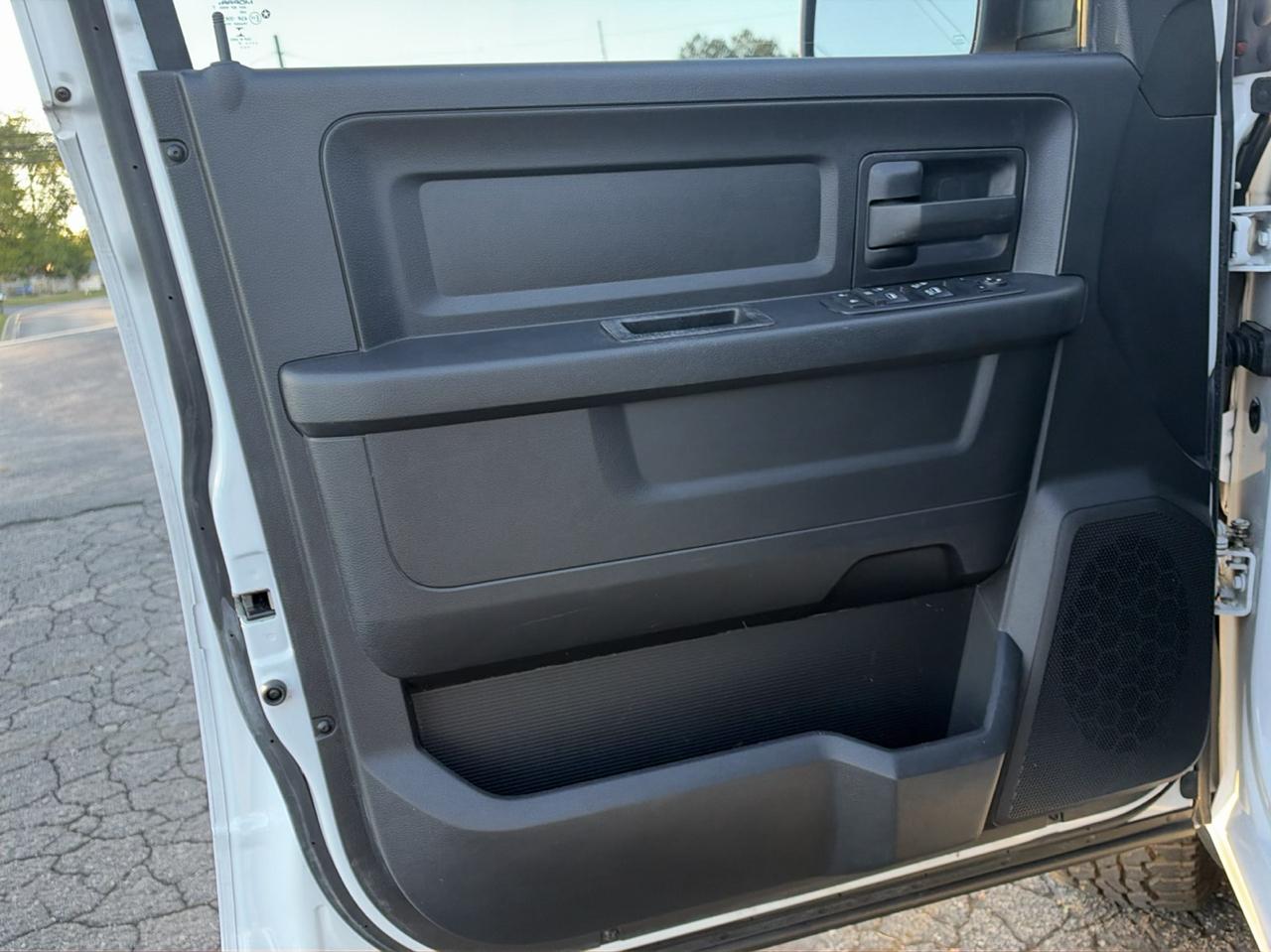 RAM 1500 Tradesman Quad Cab 4WD 2017